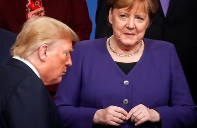 Merkel: Trumpas akivaizdžiai be galo žavėjosi Rusijos prezidentu