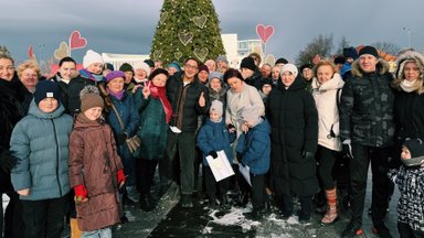 Orijus Gasanovas keliauja apžiūrėti 12 Lietuvos miestų eglių: tiesiogiai iš Marijampolės