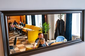 Verslininkai iš meniu išbraukia patiekalus: negali iš žmogaus už varškės apkepą paprašyti 8 eurų