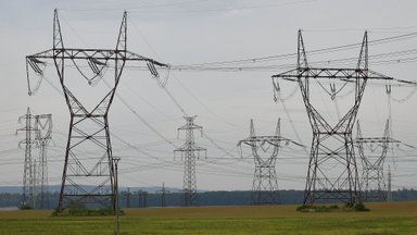 Energetikos ministerija: gaminantiems vartotojams taps paprasčiau prisijungti prie elektros tinklų