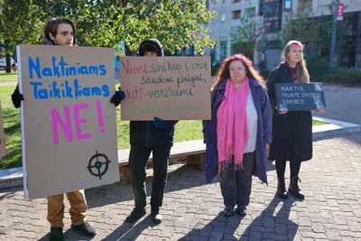 Protestas prieš naktinių taikiklių medžioklėje įteisinimą