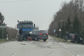 Skaudi eismo nelaimė Klaipėdos rajone: susidūrė du lengvieji automobiliai ir sunkvežimis