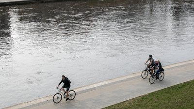 Vilniečiai mėgaujasi šiluma