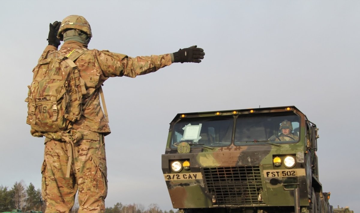 Į Ruklą pervežama JAV karių technika (L. Karklelytės nuotr.)