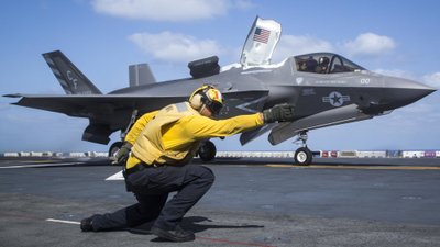 F-35 ant USS Essex denio