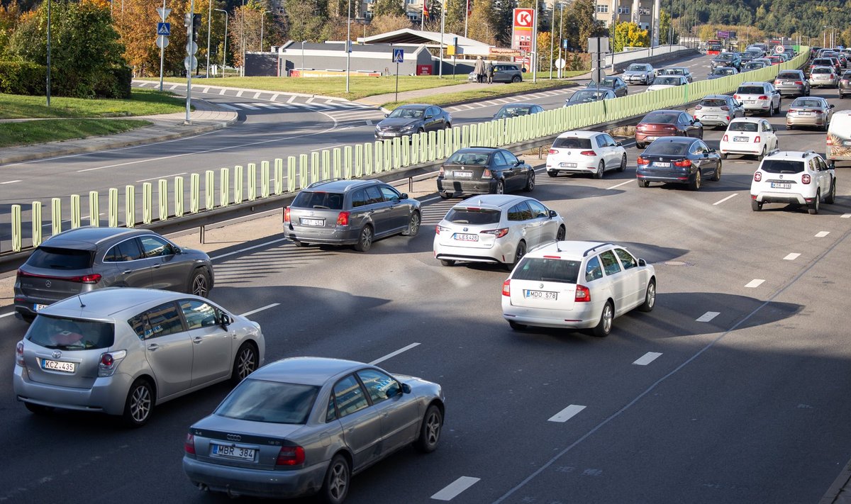 Automobilį Kauno oro uosto prieigose išsinuomojęs vyras turėjo kovoti dėl beveik 1000 eurų, kurias nuskaitė bendrovė (asociatyvi nuotr.)