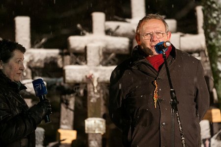 Adamas Michnikas. Laisvės gynėjų diena Kryžių kanelyje, prie Lietuvos nacionalinio radijo ir televizijos. 