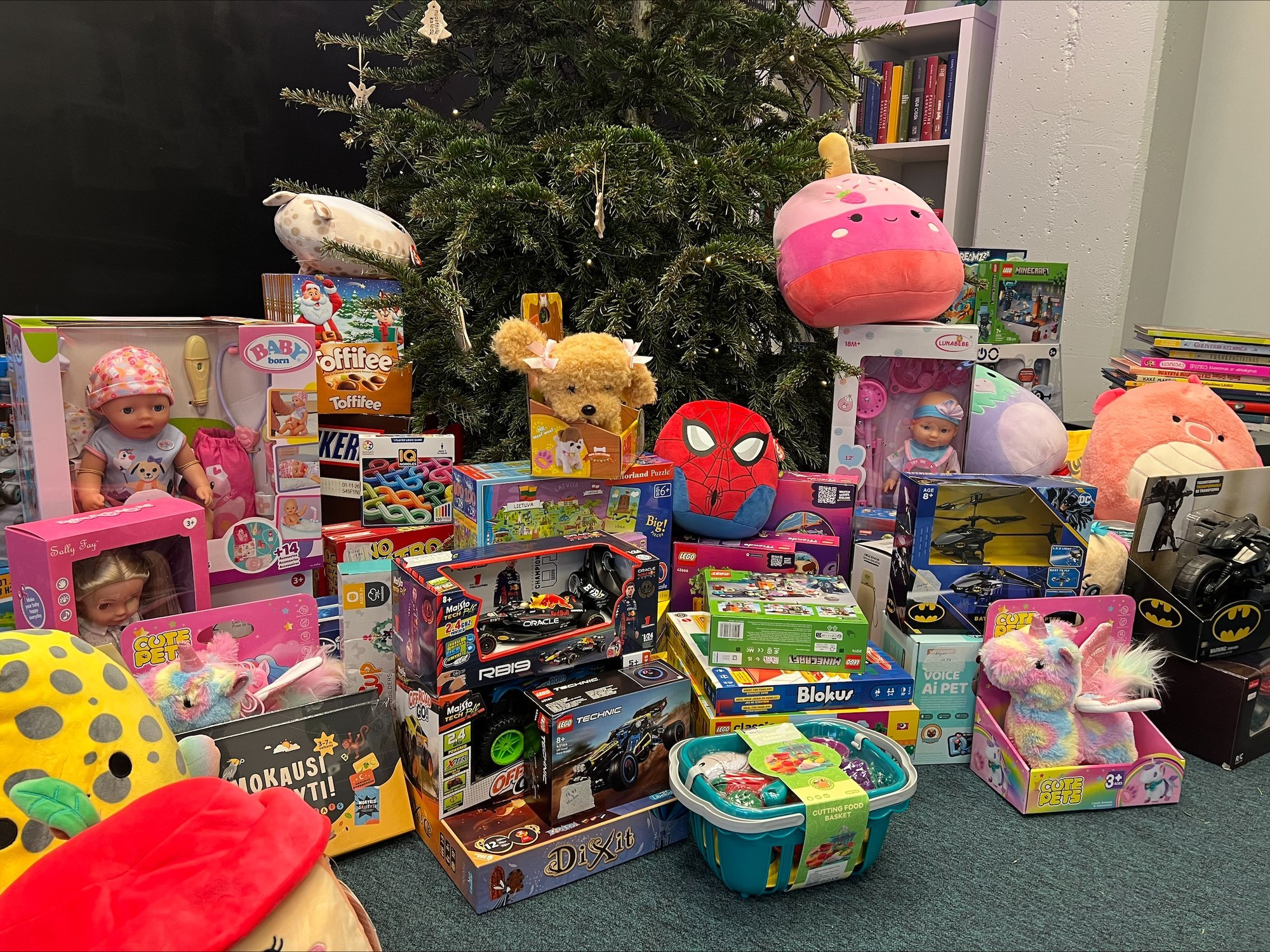 Kalėdų senelio rogės surado 10 laimingųjų: „Norfa“ padėjo išdalinti dovanas