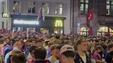 „Eurovizijos“ miestelio gatvės paskendo šiukšlėse