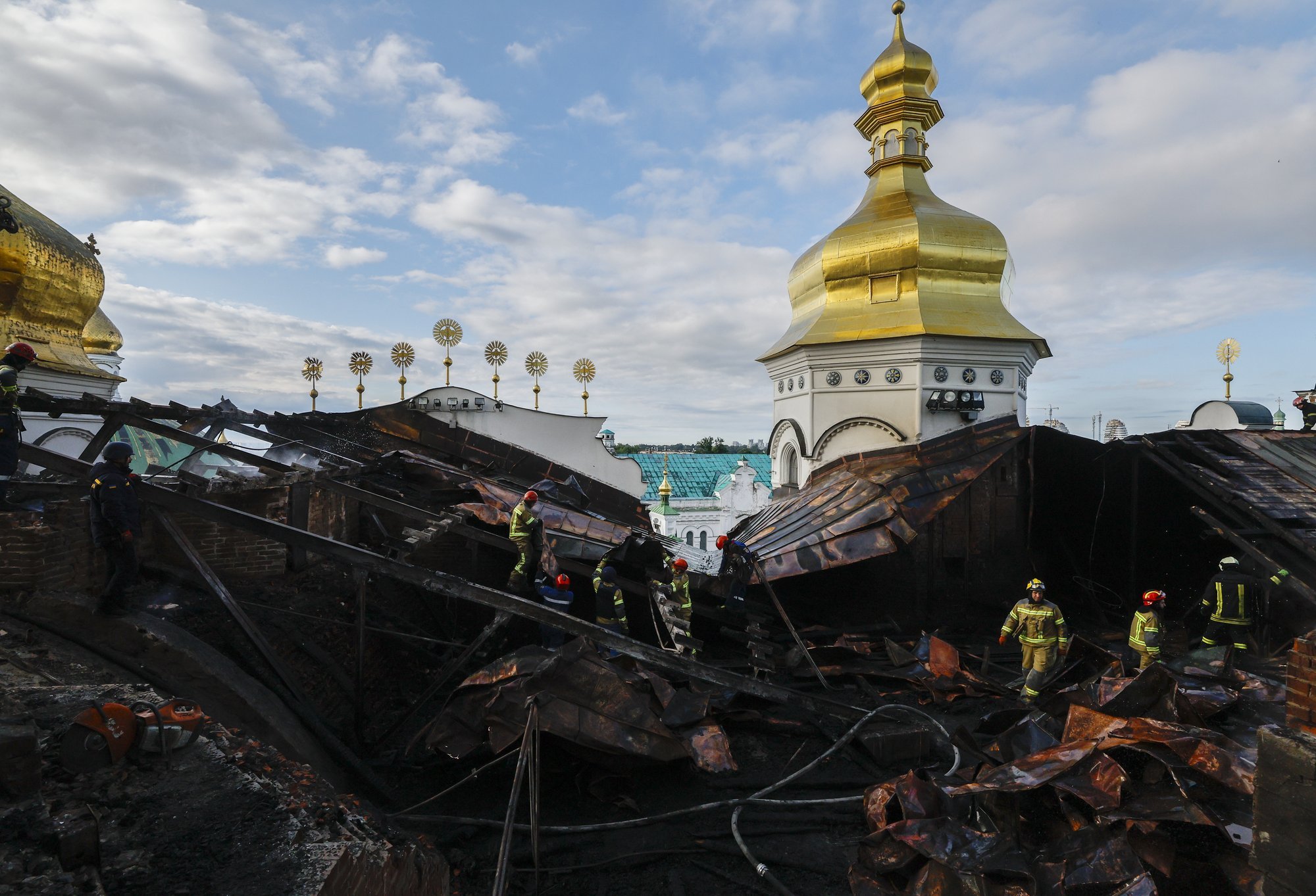 Russia Accused of Spreading AI-Generated Fake News About Kyiv Monastery Attack