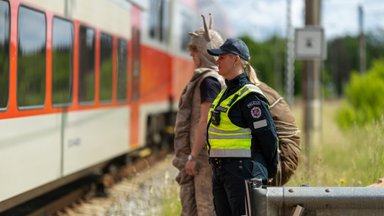 Pažeidimai geležinkelio pervažose: policija ragina elgtis atsakingai