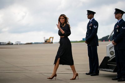 O ką vilki Melania Trump?