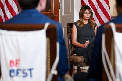 O ką vilki Melania Trump?