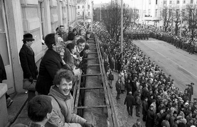 1990 m. lapkričio 7 dienos karinis paradas prie Lukiškių aikštės 