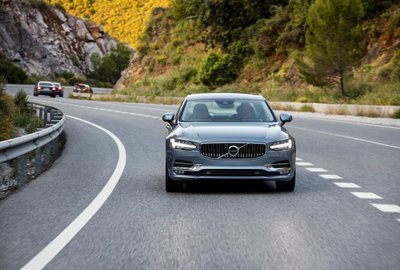 "Volvo S90"