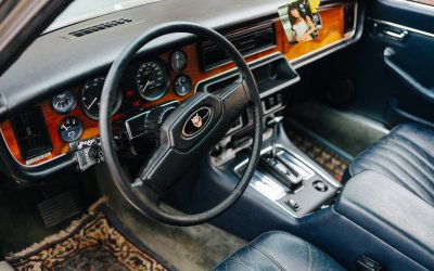 "Jaguar XJ6"