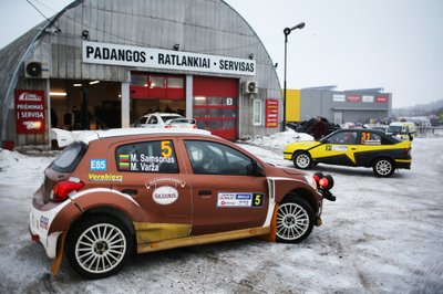 Iš ryto buvo tikrinama, kaip automobiliai parengti žiemos raliui