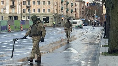 Klaipėdos Atgimimo aikštėje vėl rastas sprogmuo: kariams teko stabdyti žvalgybos darbus