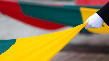 Valstybės vėliavų pakėlimo ceremonija