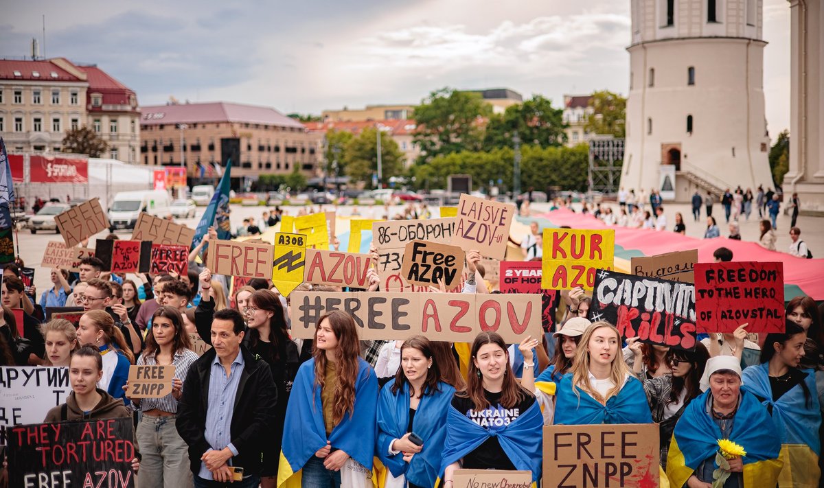 Protesto eisena paremti Azovstal gynėjus