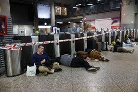 Po masinio elektros dingimo – pamoka ispanams: reikia žvakių, grynųjų ir radijo imtuvų