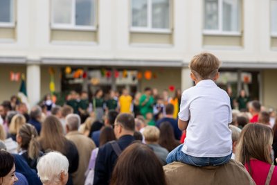 Privačioje mokykloje nėra taip, kad mokytojai yra visagaliai, o mokiniai tik klauso ir nuleidę galvas atlikinėja užduotis.