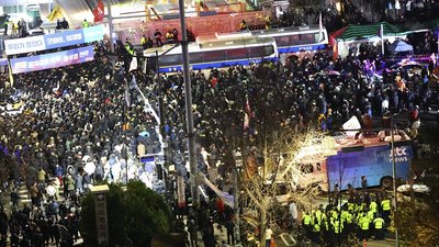 Protestuojai prie Pietų Korėjos Nacionalinės Asamblėjos