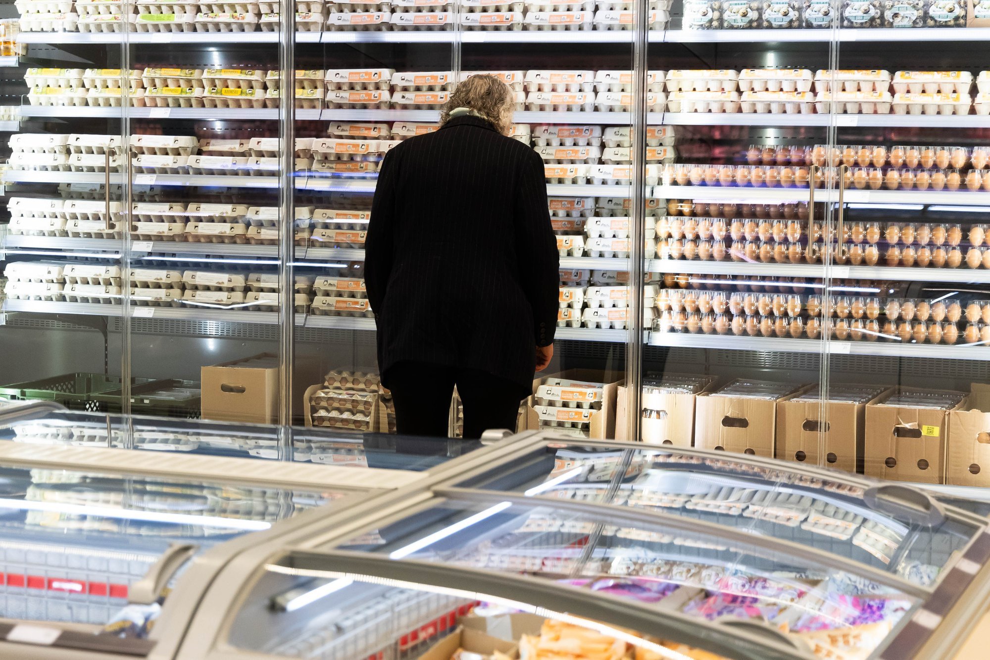 Manipulated video falsely claims plastic eggs are being sold as real