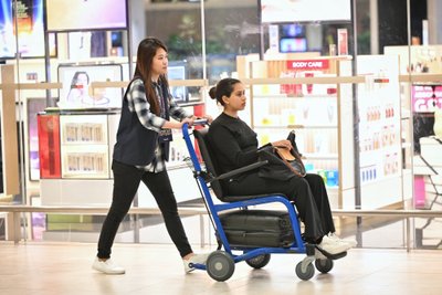 Turbulencijos ištiktu lėktuvu skridę žmonės patyrė smegenų, kaukolės ir stuburo traumas