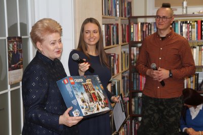 D. Grybauskaitė Kaune atidarė devintą kartą vykstančią akciją „Knygų Kalėdos“