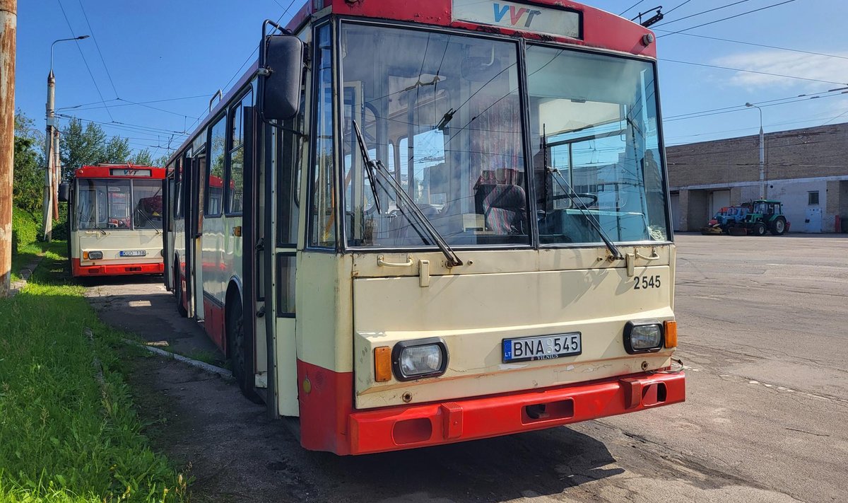 „Vilniaus viešasis transportas“ skelbia aukcioną – bus galima įsigyti legendinius „Škoda 14 Tr“ troleibusus