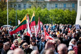 Vilniuje – daugybė protestuotojų prieš NT mokestį: vadina nelogišku, reikalauja apskritai netaikyti 