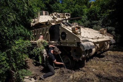 Ukrainiečiai taiso savo PKM Bradley