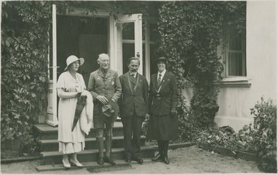 Lietuvos prezidentas Antanas Smetona, Sofija Smetonienė, Robert Baden-Powell, Olave Baden-Powell. Nacionalinis M. K . Čiurlionio dailės muziejus