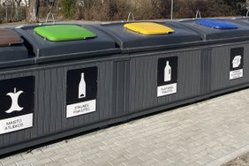 Pajūrio atliekų tvarkytojai maisto atliekų konteineriuose randa ir...sėdmaišių