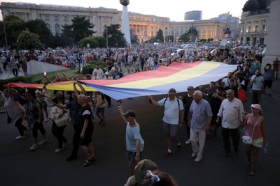 Rumunai gedi dviejų nužudytų paauglių