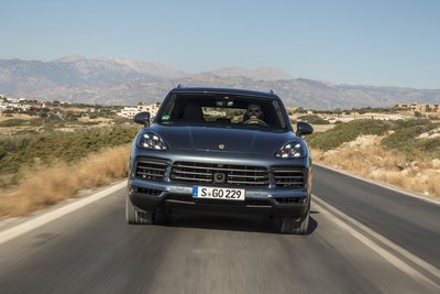 Trečios kartos "Porsche Cayenne" testai Kretoje