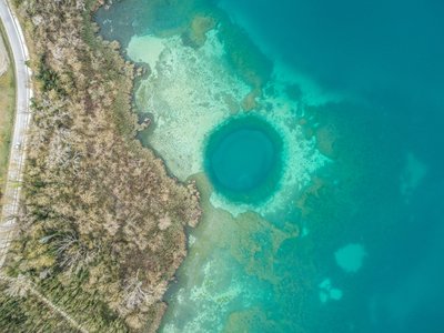 Mėlynoji skylė arba povandeninė smegduobė