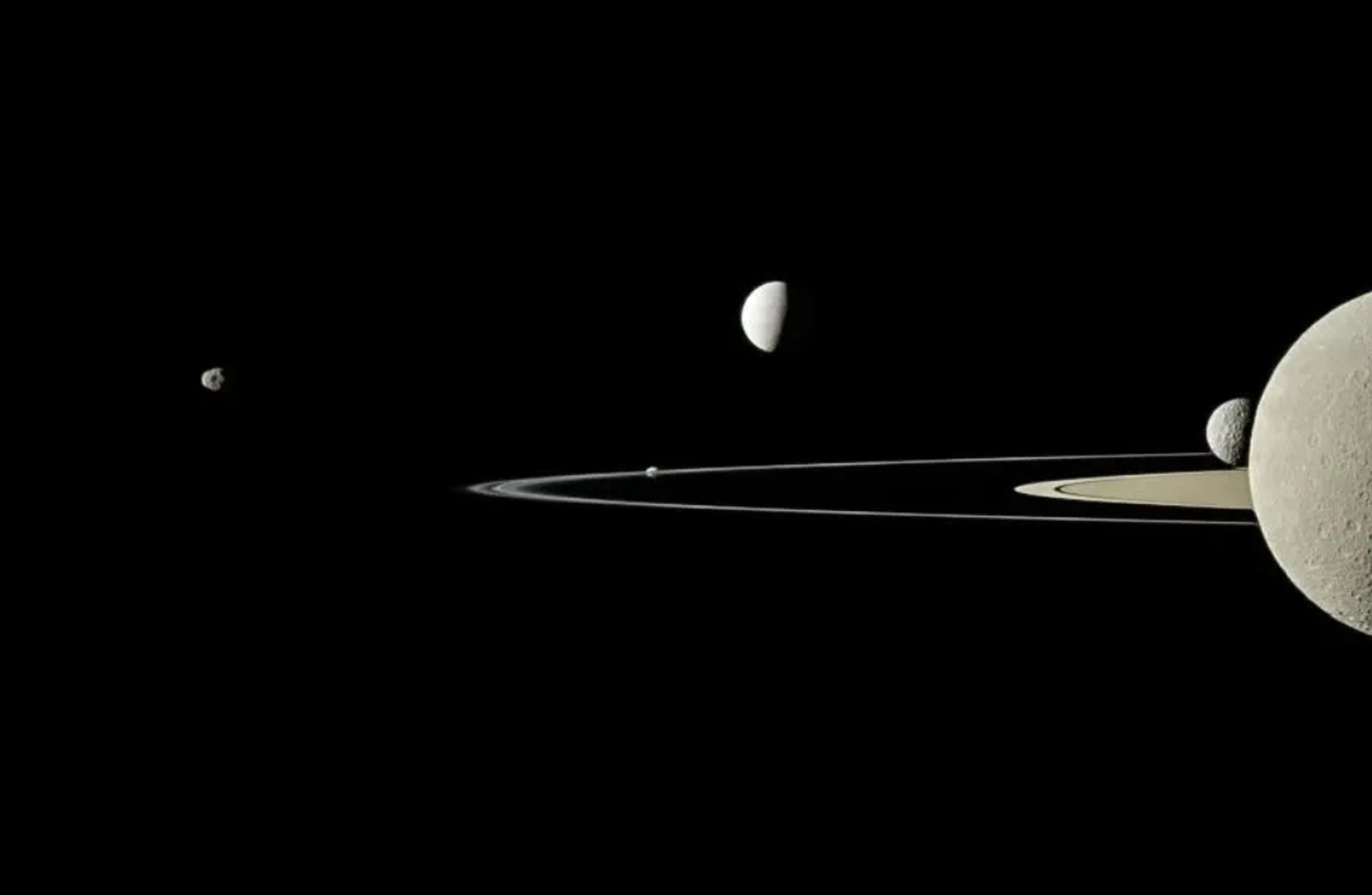 Titan's Vast Hydrocarbon Reserves Could Fuel Future Space Missions