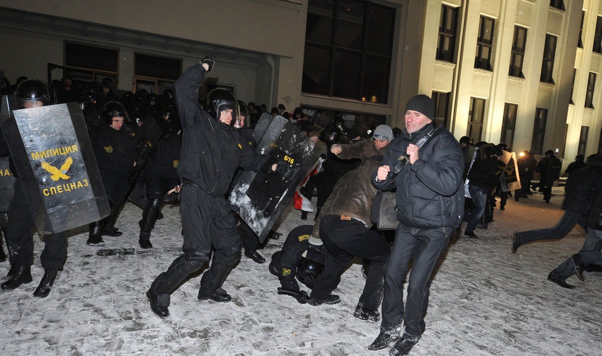 Susidorojimas su protestuotojais Minske, Baltarusijoje