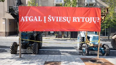 Prie Seimo užburzgė senovinė ūkininkų technika: renkasi stebėti sprendimų dėl GPM ir NT mokesčio