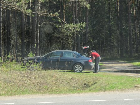 Net ir darbo valandomis jau galime sutikti iškylautojų