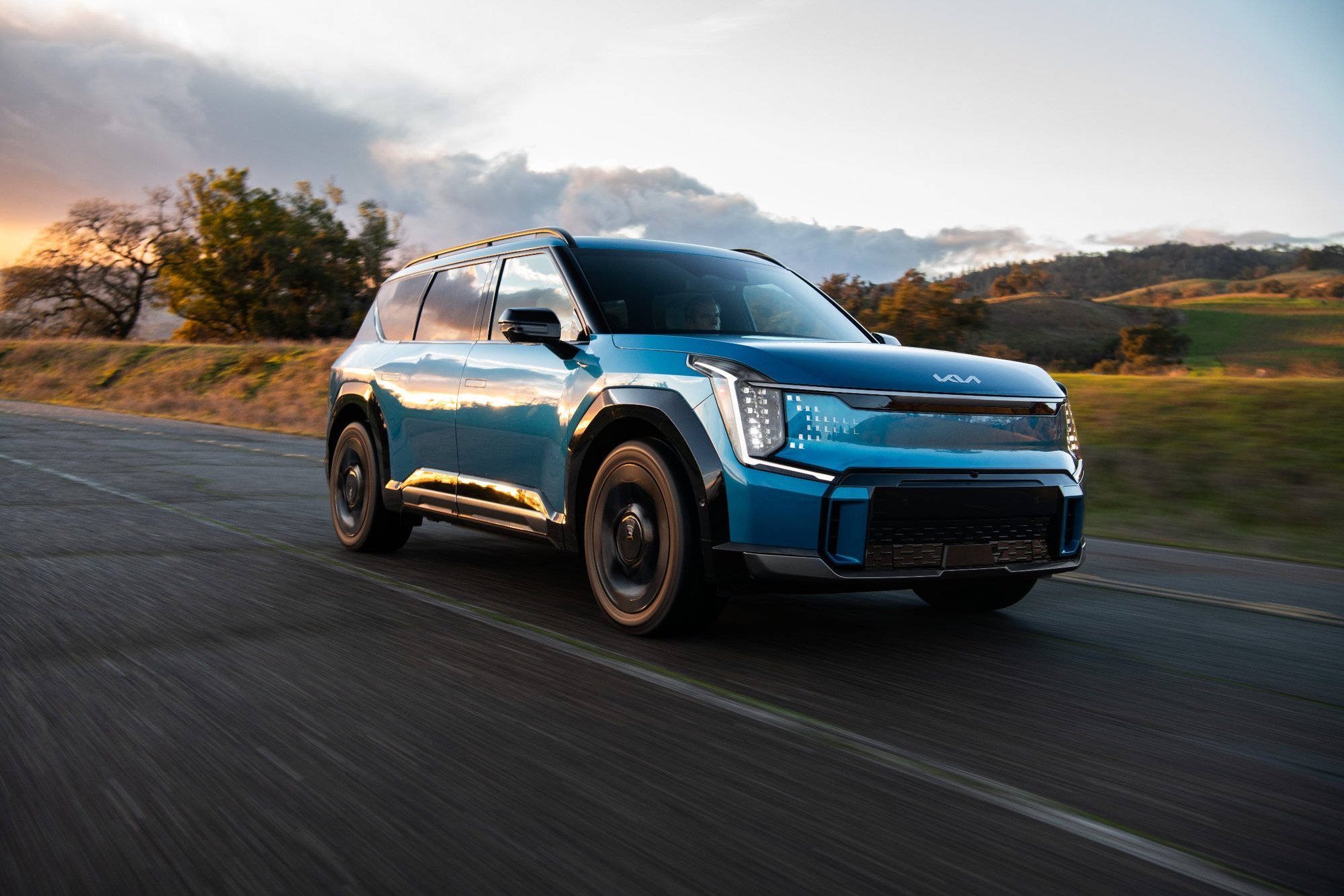 Long-distance electric vehicle travel becomes easier with new models and improved efficiency