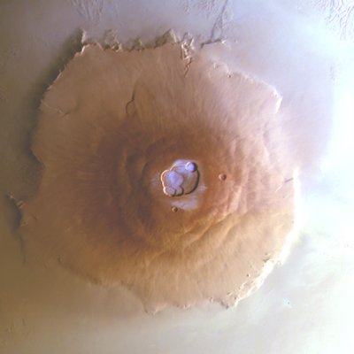 Šerkšnas ant Olympus Mons kraterio Marse