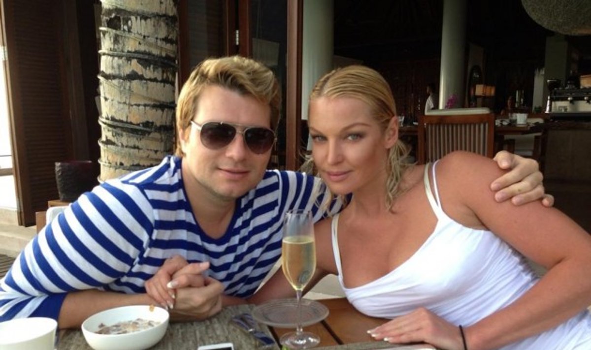 Анастасия Кумейконың жалаңаш суреті Анасы қызына 6 жасар қызбен жыныстық қатынасқа түскен онлайн порно