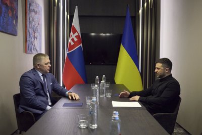„Padarėme keletą lemtingų klaidų“: Fico pasiūlė Ukrainai pagalbą