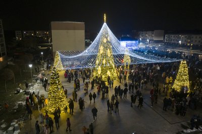 Jonavos eglės įžiebimas, Audriaus Reipos ir Vytauto Kalpoko nuotr.