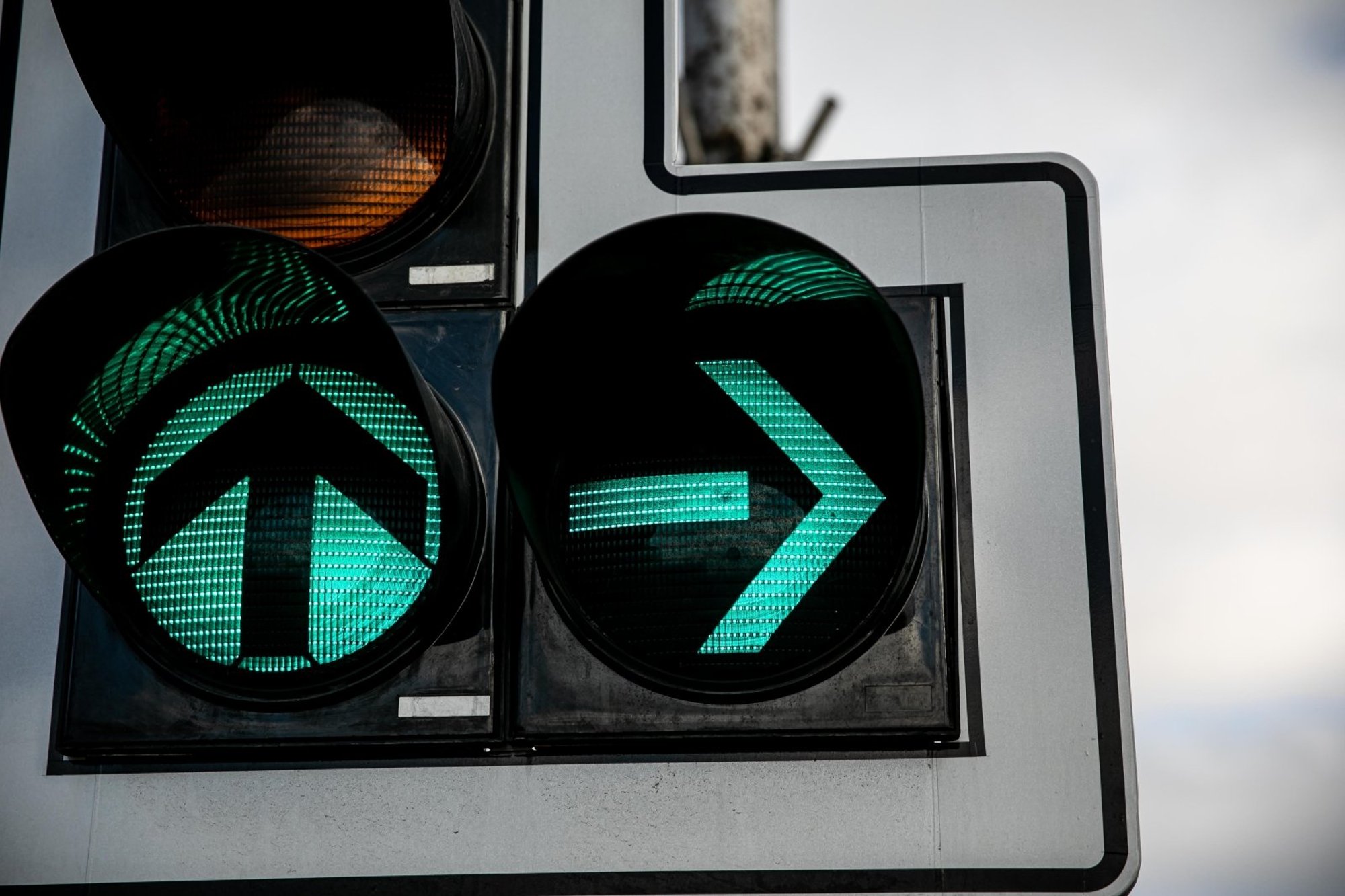 Blinking Green Traffic Lights Face Uncertain Future in Lithuania