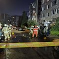 Daugiabučių kieme Vilniuje užsidegė elektromobilis