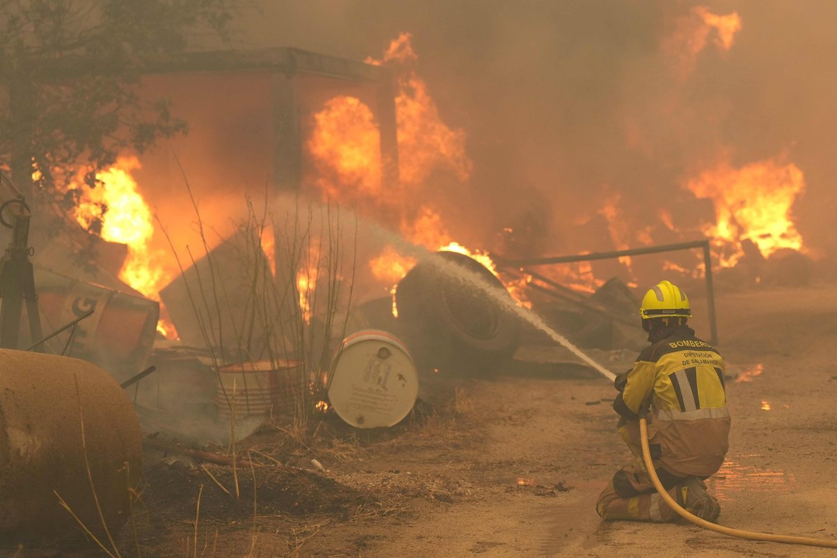 Uncontrollable Wildfires Sweep Across Europe: Thousands Evacuated in Spain and France